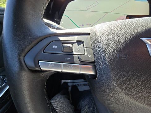 Used 2025 Cadillac XT4 Premium Luxury image 20