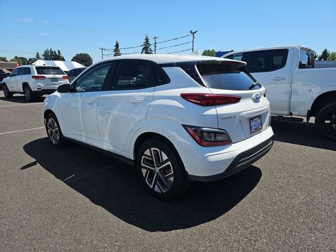 Used 2023 Hyundai Kona SE FWD image 3