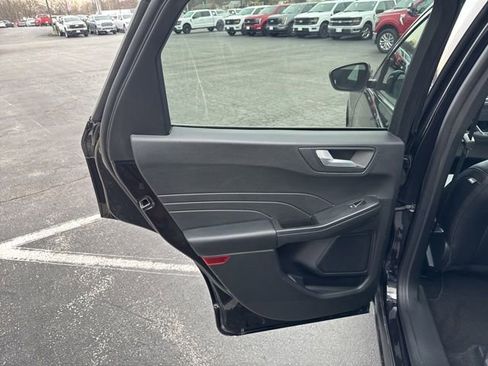 Used 2025 Ford Escape SE image 28