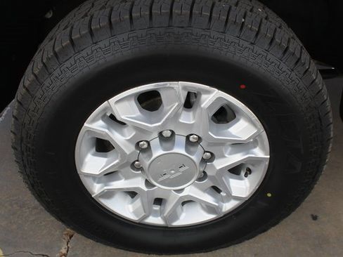 Used 2022 Chevrolet Silverado 2500 LT w/ Convenience Package image 24