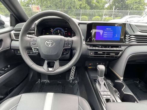 Used 2026 Toyota Camry SE FWD image 14