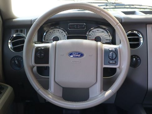 Used 2014 Ford Expedition XLT image 18