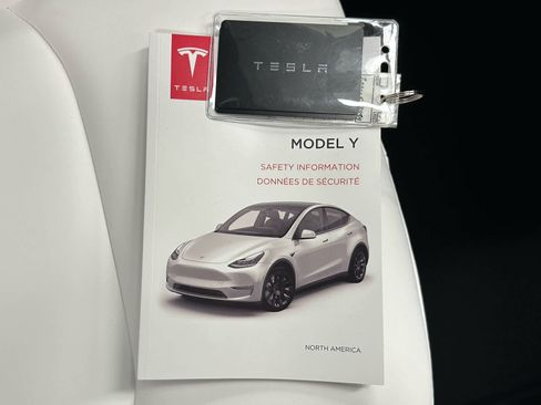 Used 2023 Tesla Model Y Long Range image 40