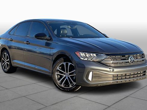 Used 2023 Volkswagen Jetta Sport image 2