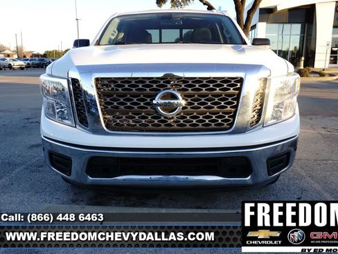 Used 2018 Nissan Titan SV w/ SV Convenience Package image 2
