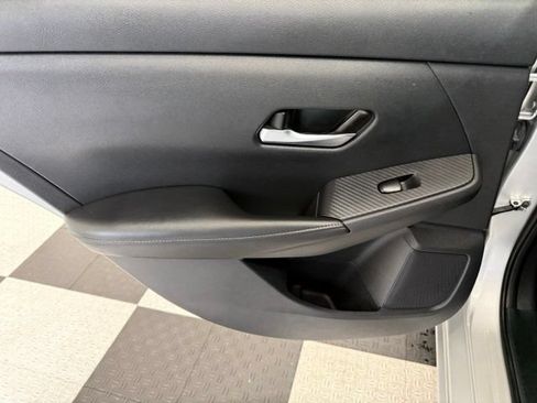 Used 2023 Nissan Sentra SV FWD image 17