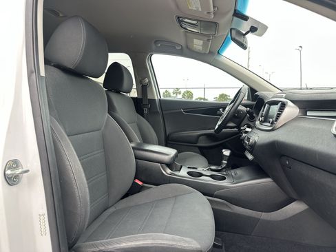 Used 2020 Kia Sorento LX w/ LX I4 Convenience Package FWD image 24