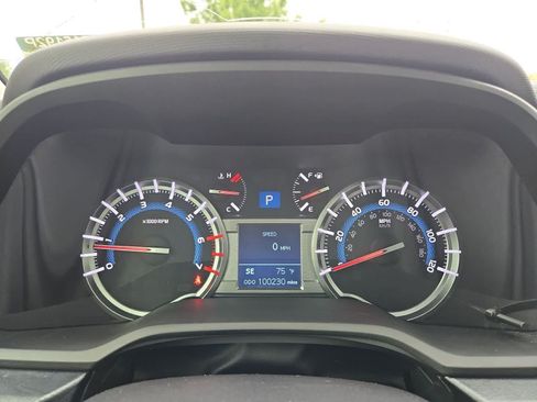 Used 2018 Toyota 4Runner TRD Off-Road Premium AWD/4WD image 33
