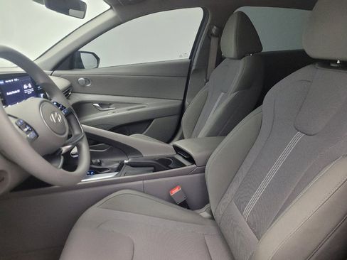 Used 2025 Hyundai Elantra SE FWD image 17