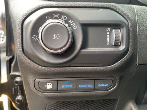 Used 2023 Jeep Wrangler Unlimited Sahara w/ Cold Weather Group image 15