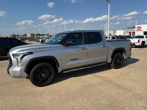 Used 2024 Toyota Tundra Limited AWD/4WD image 3