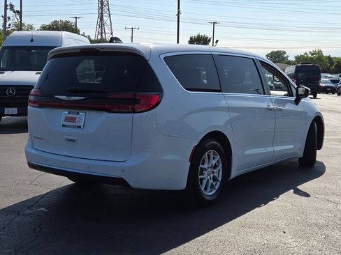 Certified 2023 Chrysler Pacifica Touring-L FWD image 19