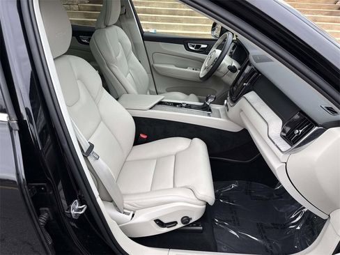 Used 2020 Volvo XC60 T6 Inscription w/ Protection Package Premier image 11