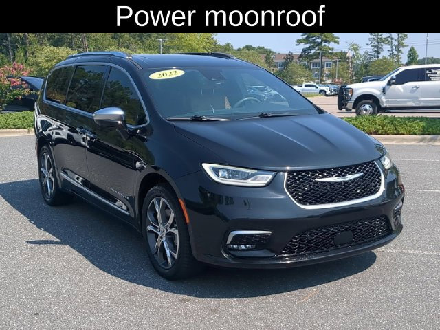 Used 2022 Chrysler Pacifica Pinnacle AWD/4WD image 2