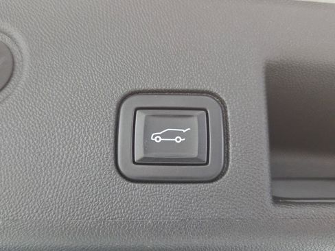 Used 2022 Chevrolet Equinox Premier AWD/4WD image 39
