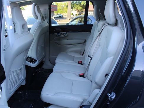 Used 2017 Volvo XC90 T6 Momentum w/ Vision Package image 27