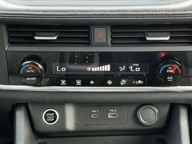 Used 2023 Nissan Rogue SV AWD/4WD image 21