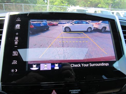 Used 2018 Honda Pilot Touring image 23