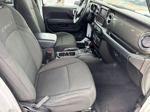 Used 2023 Jeep Wrangler Unlimited Sahara AWD/4WD image 15