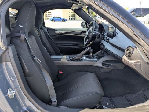 Used 2021 MAZDA MX-5 Miata Club w/ Appearance Package RWD image 30