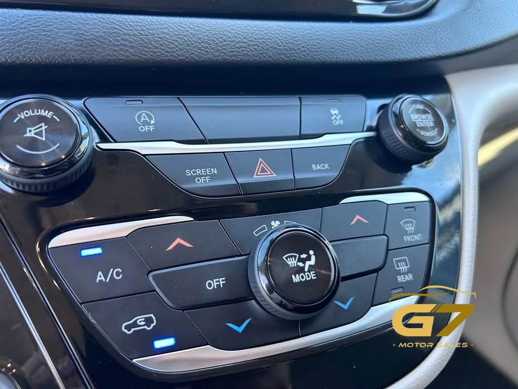 Used 2017 Chrysler Pacifica Touring FWD image 21