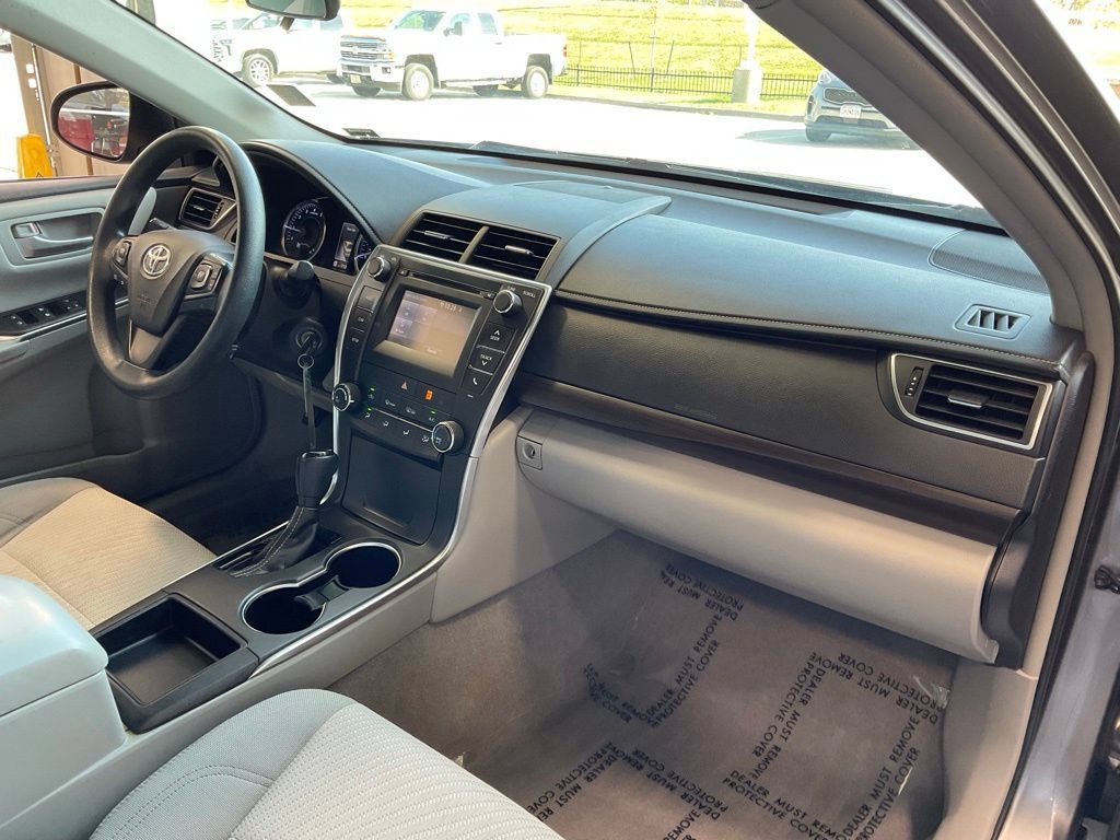 Used 2017 Toyota Camry LE FWD image 17