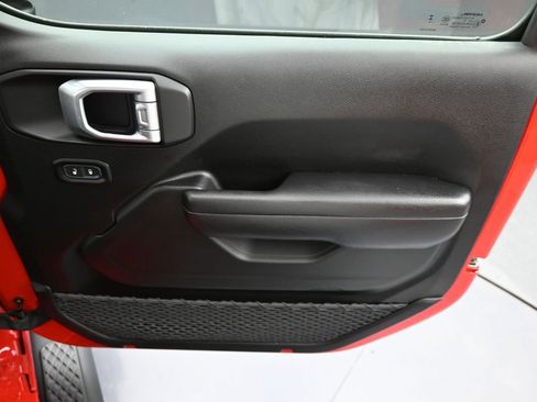 Used 2023 Jeep Gladiator Sport image 32