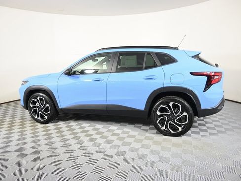 Used 2024 Chevrolet Trax RS w/ Sunroof Package image 3