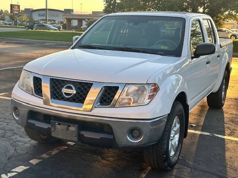 Used 2009 Nissan Frontier SE w/ SE Value Truck Pkg AWD/4WD image 2