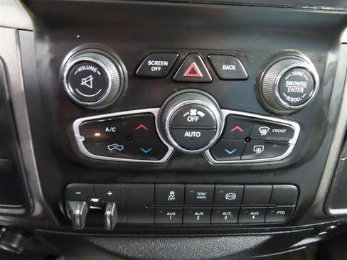 Used 2017 RAM 2500 SLT AWD/4WD image 25