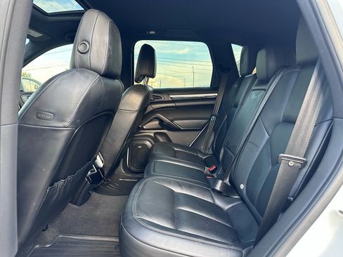 Used 2016 Porsche Cayenne image 31