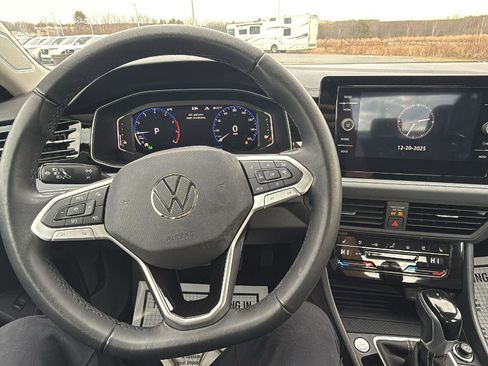 Used 2025 Volkswagen Jetta SEL image 28