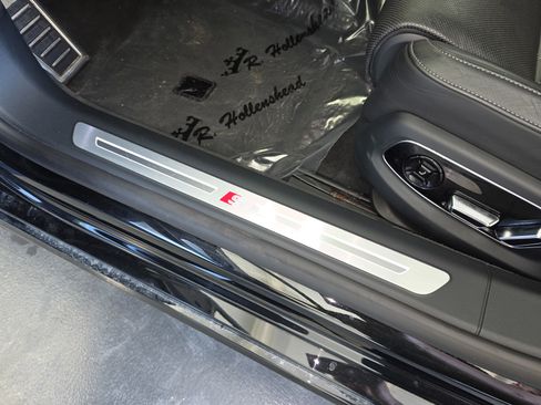Used 2022 Audi S8 w/ S8 Comfort Plus Package AWD/4WD image 19