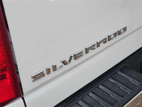Used 2024 Chevrolet Silverado 2500 LT AWD/4WD image 9