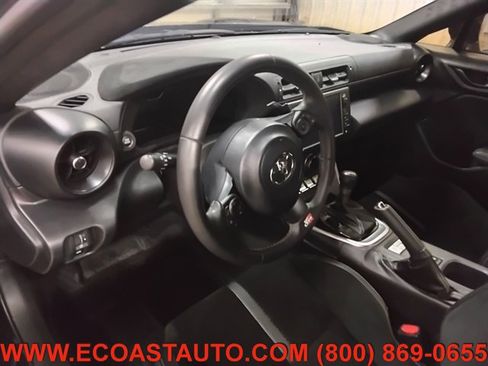 Used 2024 Toyota GR86 Premium image 11