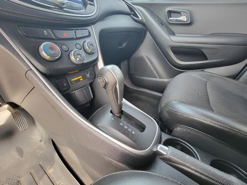 Used 2021 Chevrolet Trax LT w/ LT Convenience Package AWD/4WD image 20