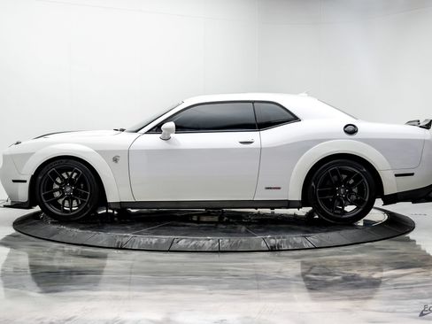 Used 2018 Dodge Challenger SRT Hellcat RWD image 8