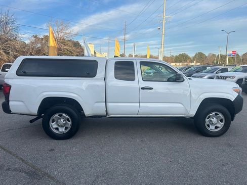 Used 2019 Toyota Tacoma SR image 12