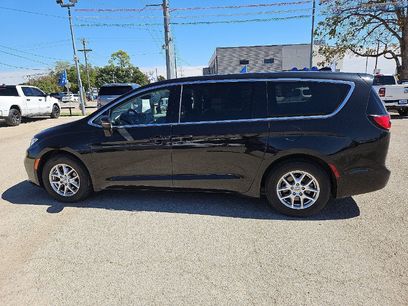 Used 2023 Chrysler Pacifica Touring-L