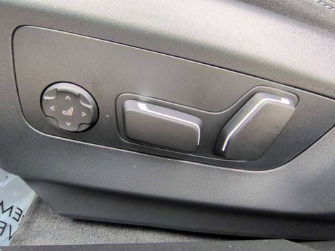 Used 2025 BMW i5 M60 w/ Premium Package image 17