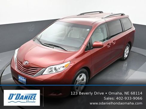 Used 2017 Toyota Sienna LE FWD image 21