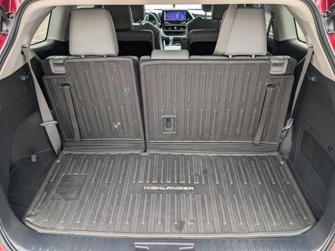 Used 2023 Toyota Highlander XLE FWD image 14