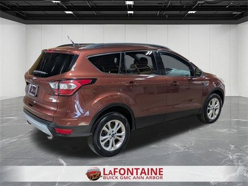 Used 2018 Ford Escape SE image 5