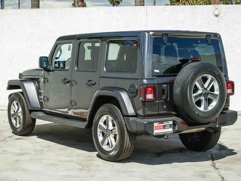 Used 2020 Jeep Wrangler Unlimited Sahara w/ Uconnect 4C Nav & Sound Group AWD/4WD image 4