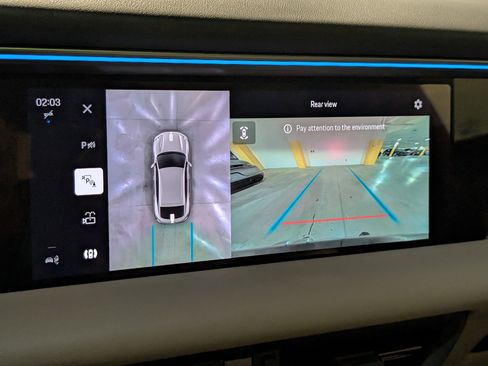 Certified 2025 Porsche Macan Electric image 38