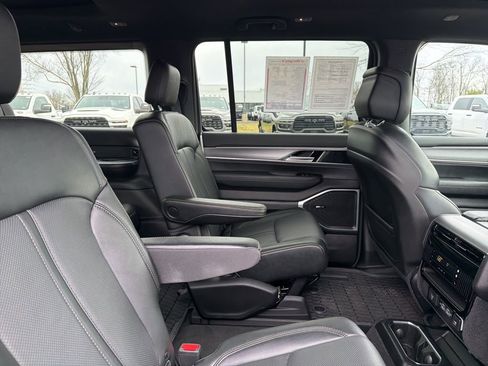 Used 2024 Jeep Wagoneer Series II image 10