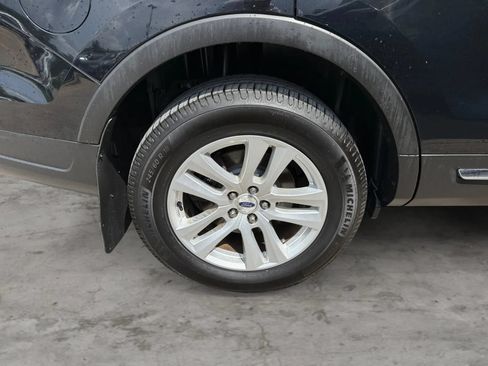 Used 2018 Ford Explorer XLT w/ Equipment Group 202A AWD/4WD image 44