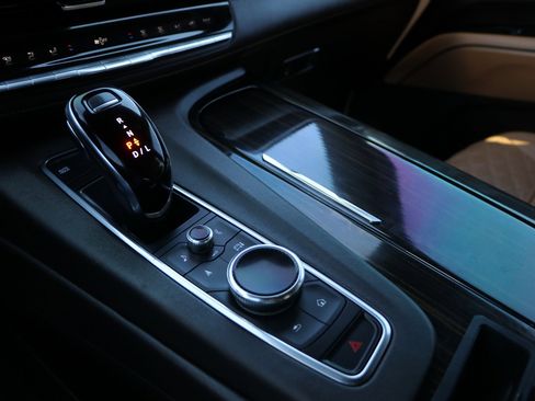 Used 2021 Cadillac Escalade Premium Luxury image 26