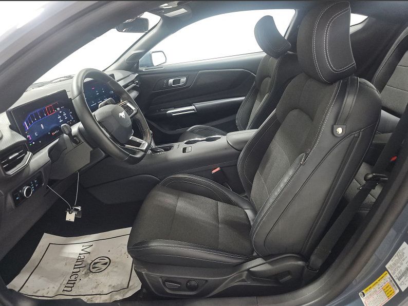 Used 2024 Ford Mustang Coupe RWD image 9