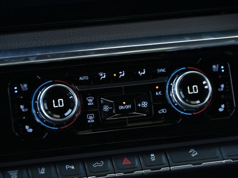 Used 2024 GMC Sierra 2500 Denali w/ Denali Reserve Package image 18